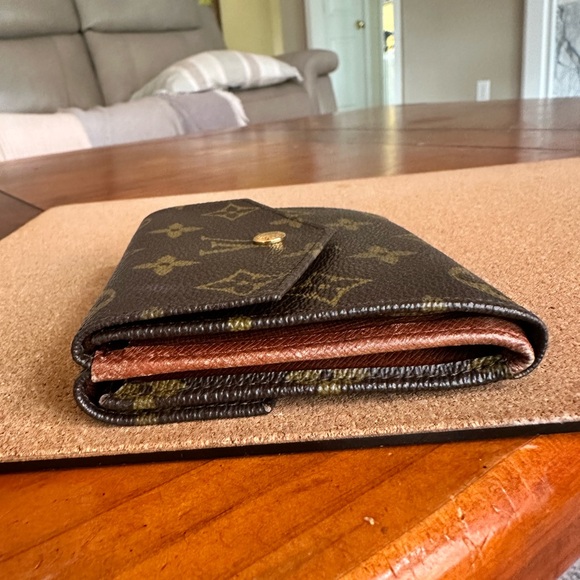 Louis Vuitton Monogram Bifold Wallet - Picture 6 of 16